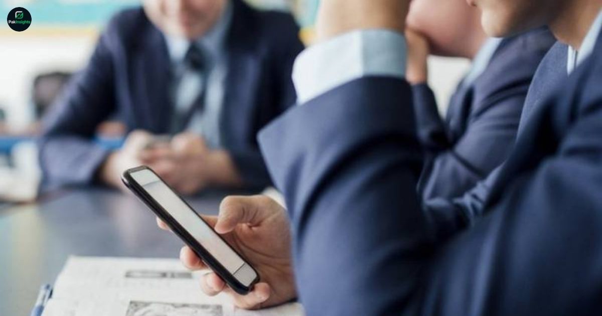 Sindh Education Department Bans Mobile Phone Use in Colleges