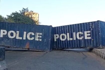 Major Roads in Karachi Closed Due to Security Alert, Traffic Diverted