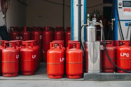 Karachi gas cylinder prices jump after load shedding