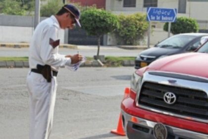 Karachi launches crackdown on vehicles without number plates