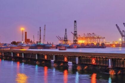 Pakistan welcomes first multi-cargo transshipment vessel