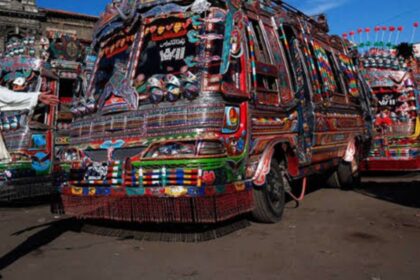 Karachi Bus Strike Disrupts Transport Over E-Challan Row