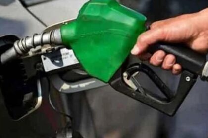 Petrol Prices in Pakistan Likely to Drop Sharply Amid Oil Crash